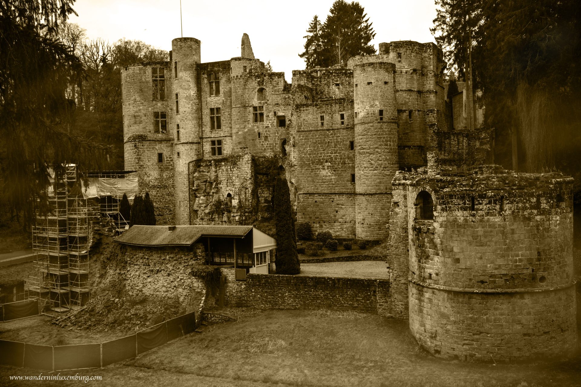 Mehr über den Artikel erfahren Beaufort – Burg